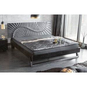 Estila Moderní luxusní masivní manželská postel Cumbria v černé barvě na matraci 180x200cm